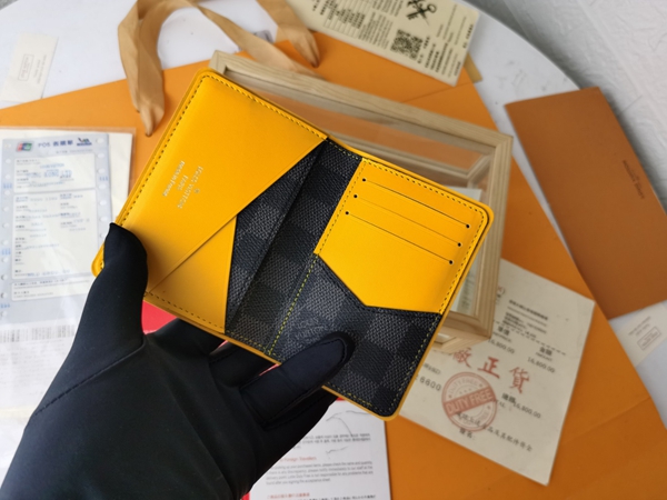 LVコピーウォレット背面デザイン